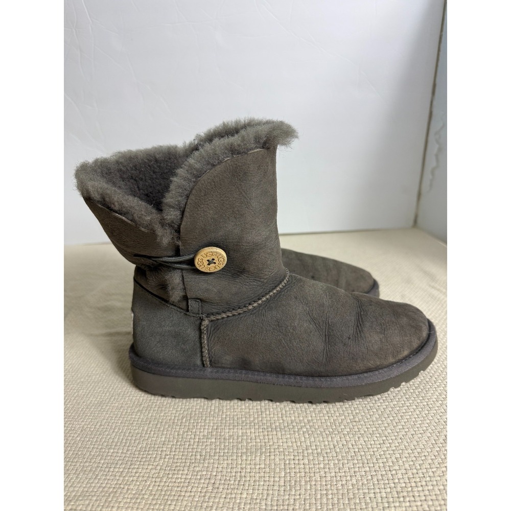 UGG Australia Bailey Button Gray Sheepskin Winter Boots Women's Size 6